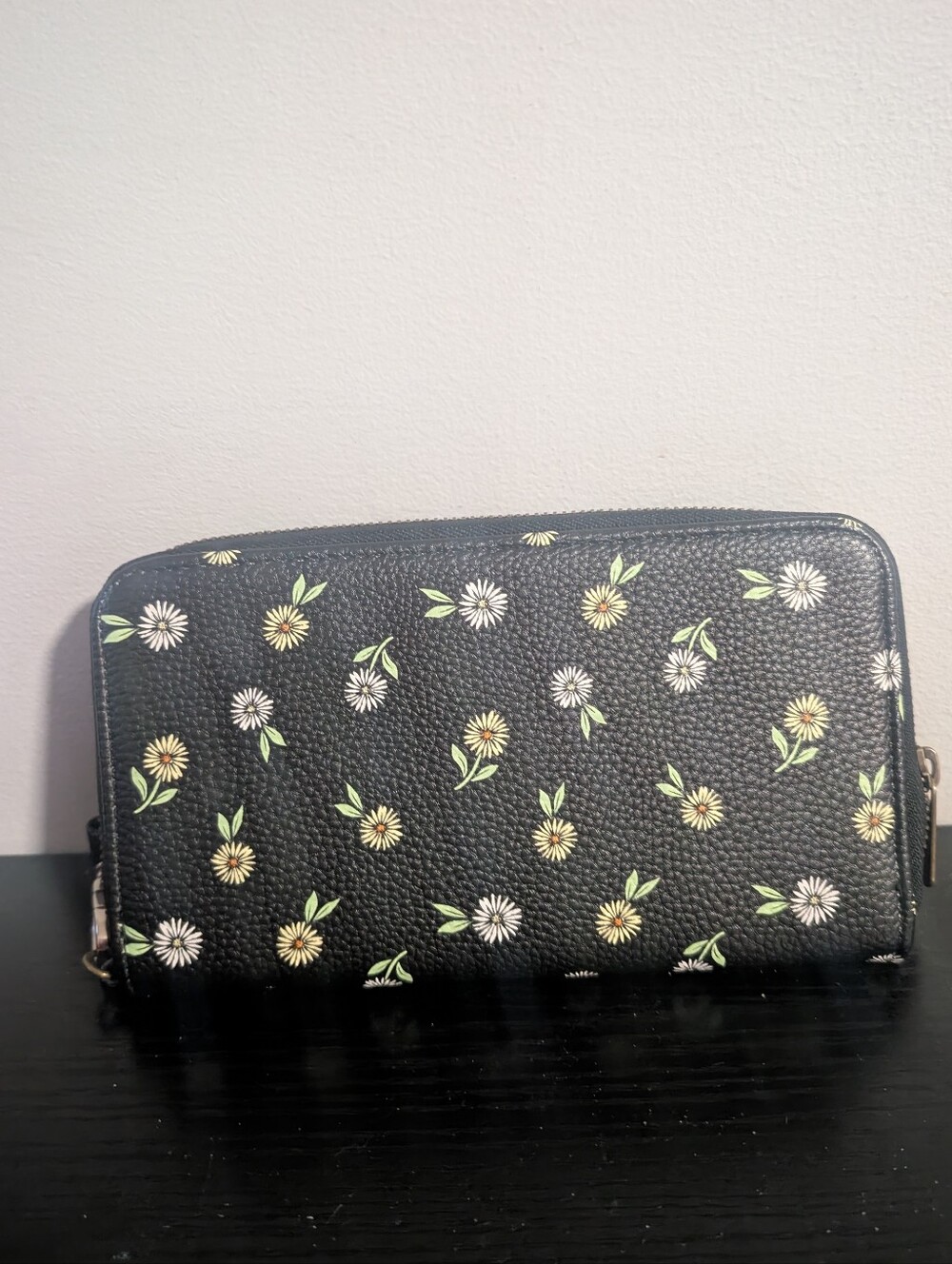 Thirty-One Women's Wallet Floral Accent ID Window Credit Card  Black Flower